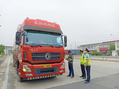 揚州、滁州開展長三角區(qū)域省界聯(lián)合治超專項行動